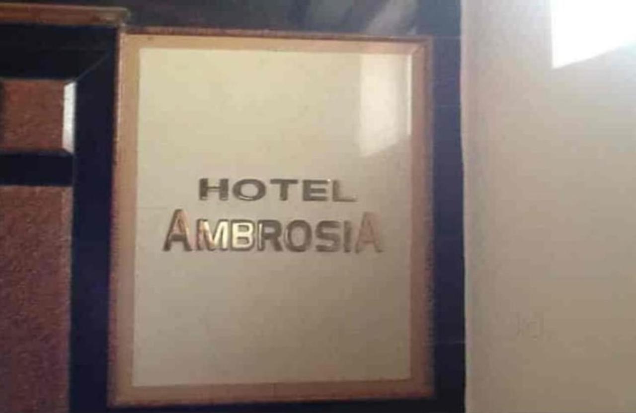 Hotel Ambrosia Kalyān Екстериор снимка
